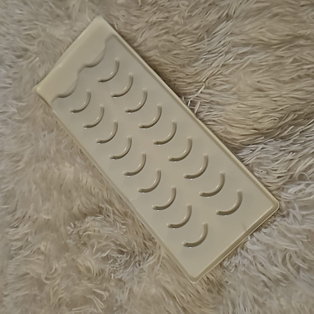 False Eyelashes Set - Picture 4 of 4